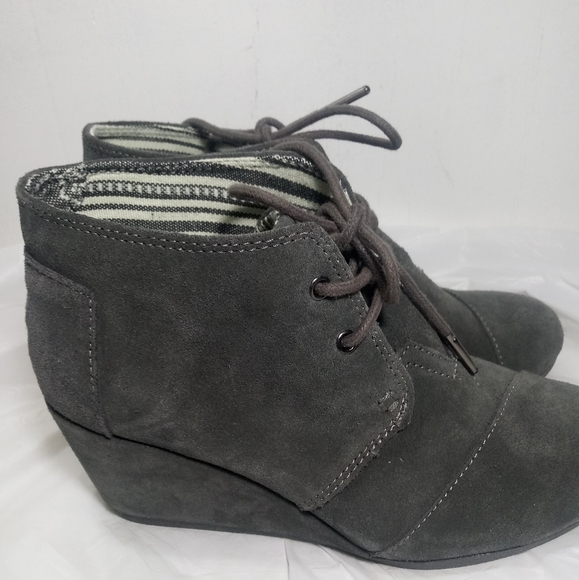 Toms Shoes - TOMS desert Castle Rock suede ANKLE WEDGES. 🔢